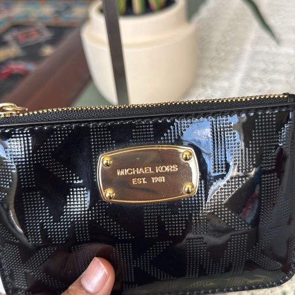 Micheal kors Elegant Black Patent Leather Wristlet - Picture 3 of 10